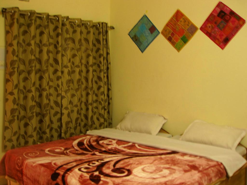 Bona Cafe Restaurant & Sala Guest House Varanasi Zimmer foto