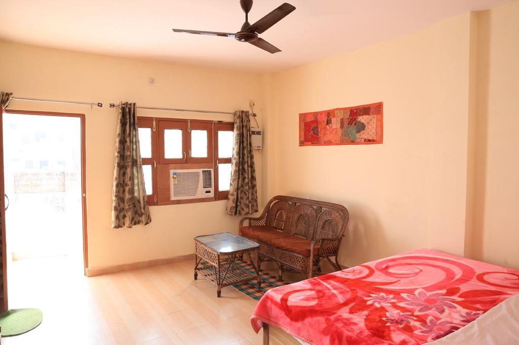 Bona Cafe Restaurant & Sala Guest House Varanasi Zimmer foto
